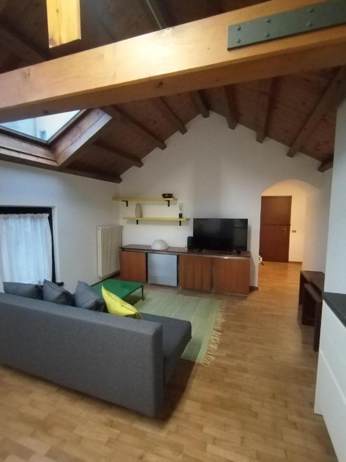 Il Vicolo_Carinissimo Appartamento In Centro Storico, Zona Giorno Mansardata ベッルーノ エクステリア 写真