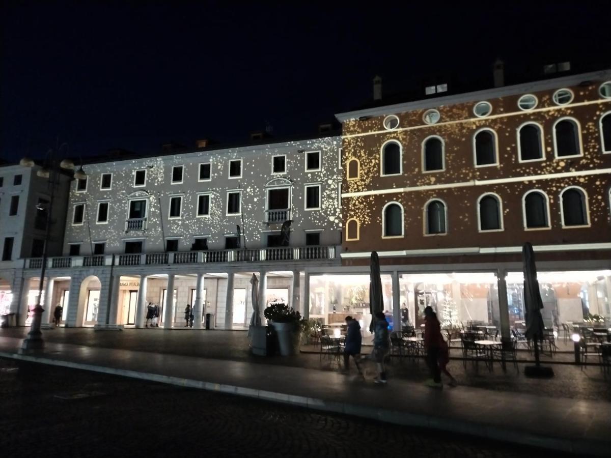Il Vicolo_Carinissimo Appartamento In Centro Storico, Zona Giorno Mansardata ベッルーノ エクステリア 写真
