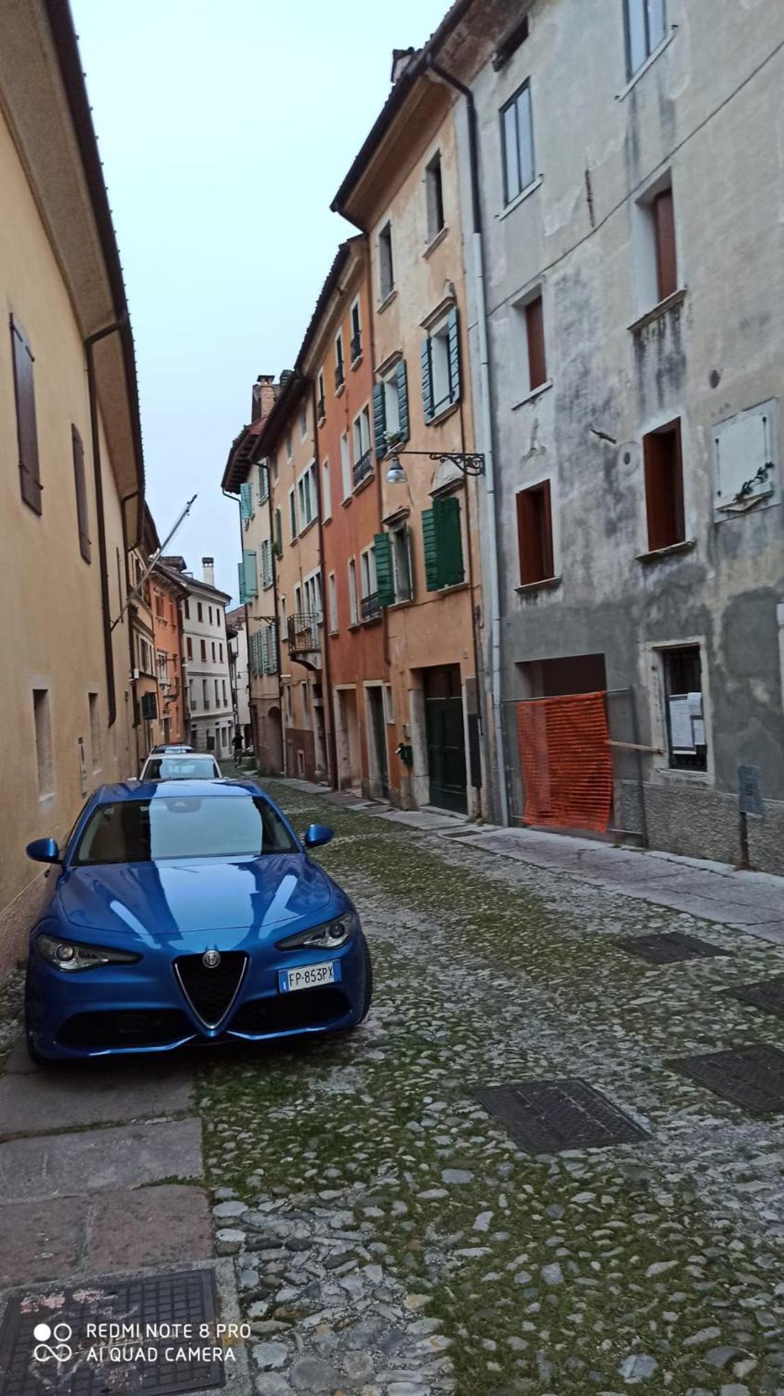 Il Vicolo_Carinissimo Appartamento In Centro Storico, Zona Giorno Mansardata ベッルーノ エクステリア 写真